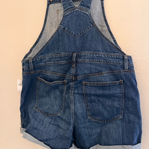 Old Navy | Overall Shorts - Picture 3 of 6